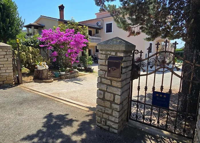 Poesia Апартаменты